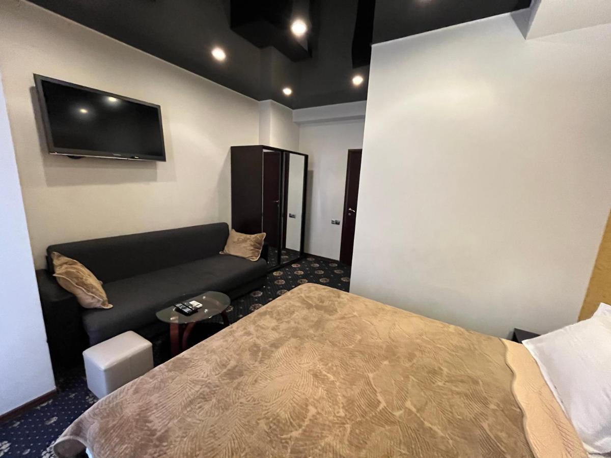 Hotel New Royal Tbilisi ภายนอก รูปภาพ