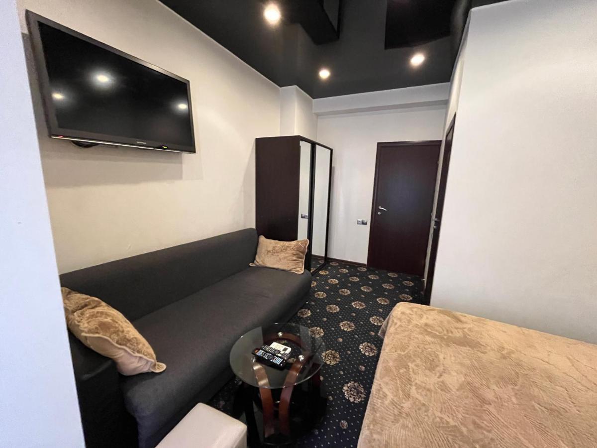 Hotel New Royal Tbilisi ภายนอก รูปภาพ