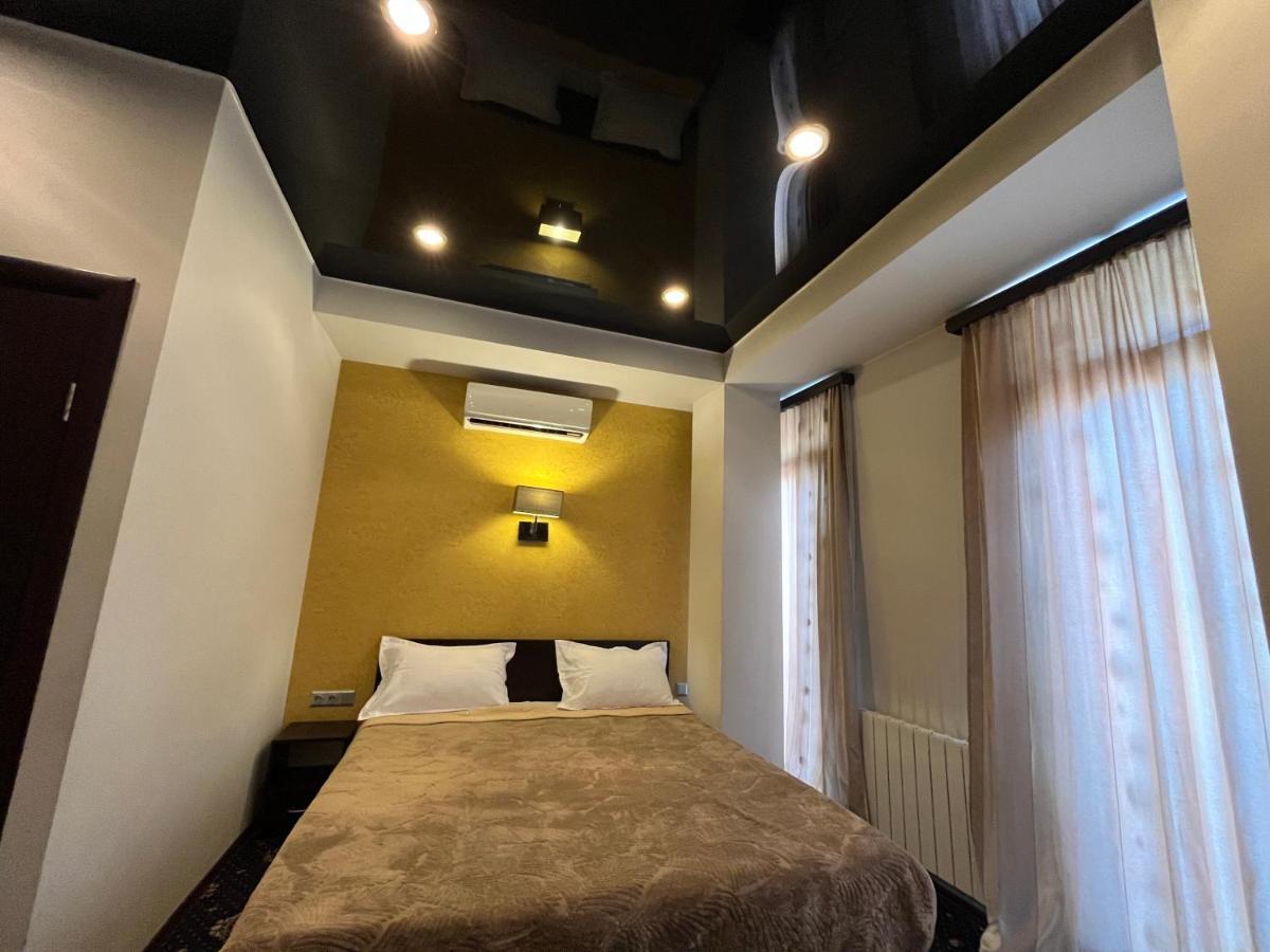 Hotel New Royal Tbilisi ภายนอก รูปภาพ