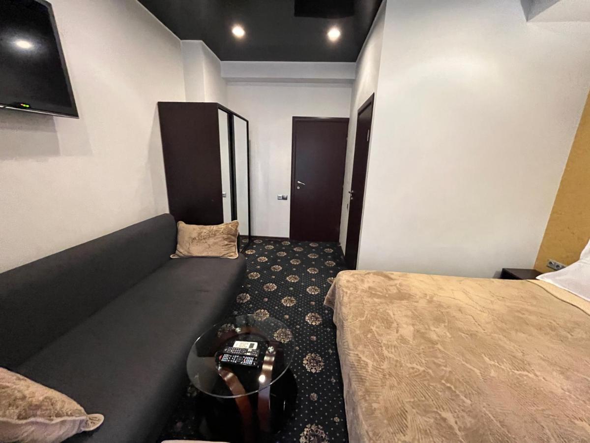 Hotel New Royal Tbilisi ภายนอก รูปภาพ