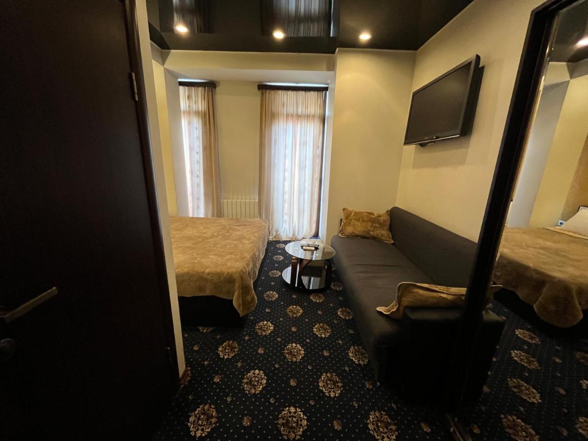 Hotel New Royal Tbilisi ภายนอก รูปภาพ